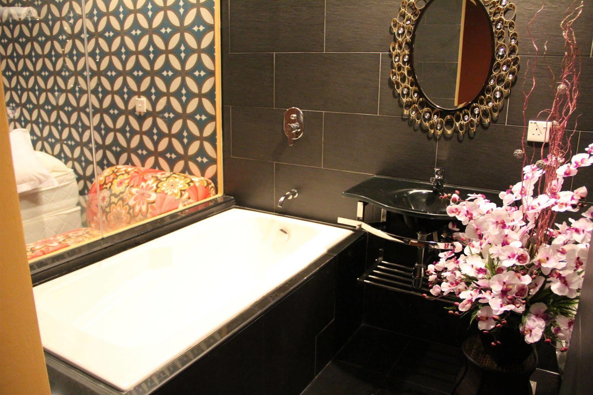 Love Inn Boutique Hotel Kuala Lumpur Exterior photo